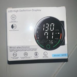 Black Wrist Electronic Sphygmomanometer
